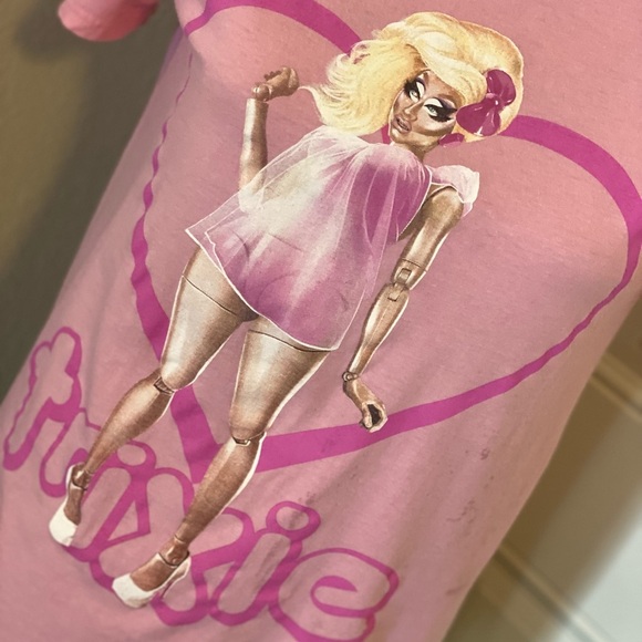 Trixie Mattel Pink Short Sleeve 100% Cotton Graphic Tee Shirt - Picture 2 of 3